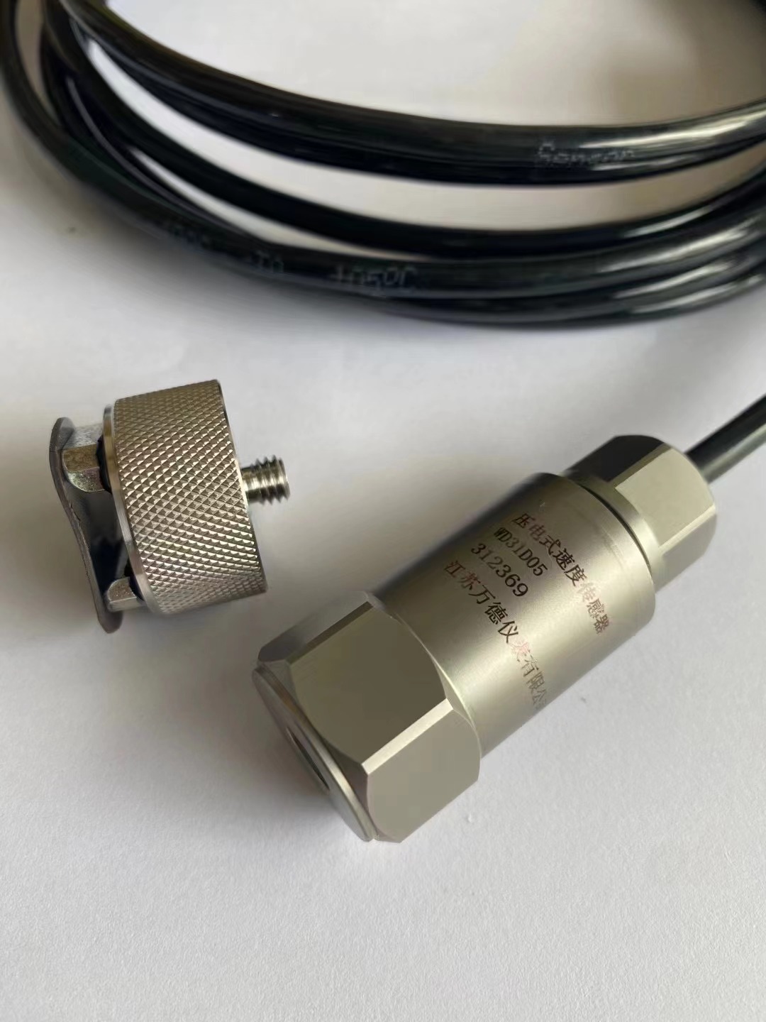 磁吸式振動傳感器