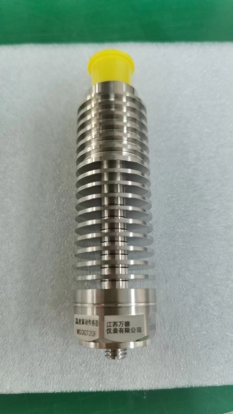 高溫溫度振動傳感器實(shí)物圖