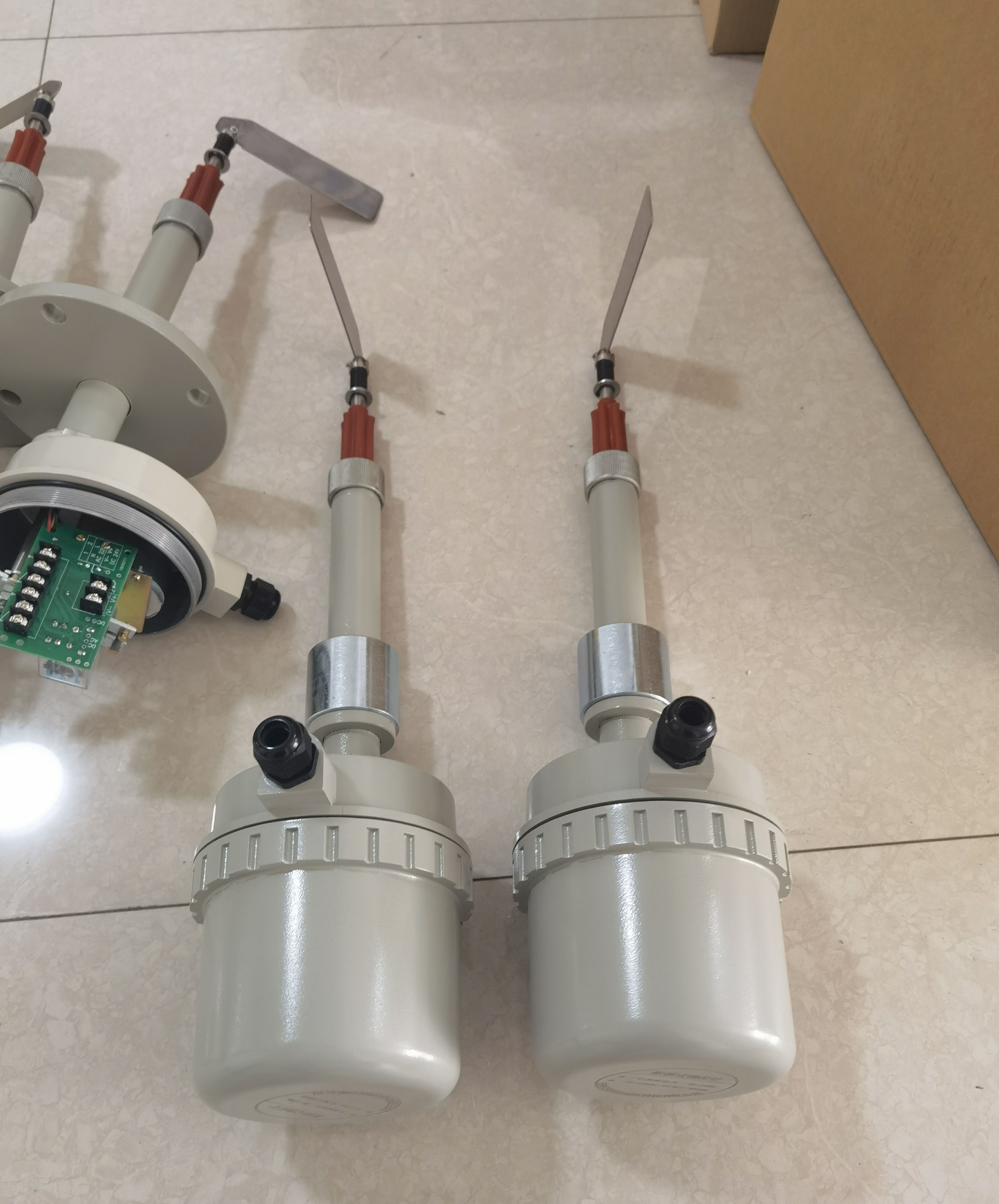 阻移式料位控制器實(shí)物圖
